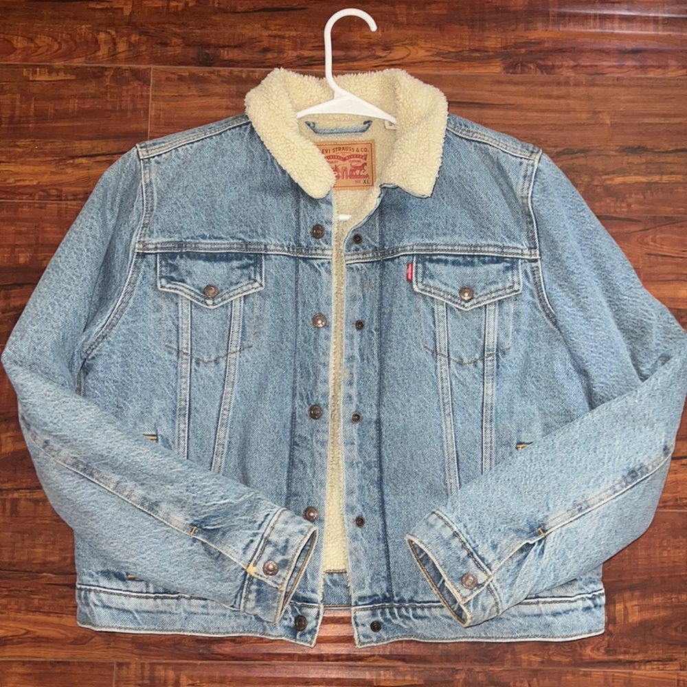 Levi’s light wash denim Jean jacket
